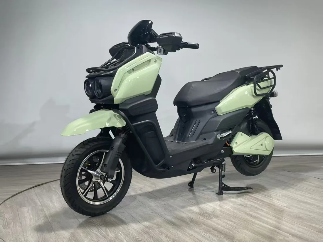 D11 Adventure style scooter