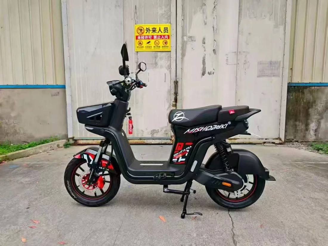 D38 Long-range compact scooter