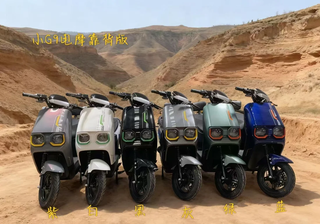 D7 Compact scooter with backrest